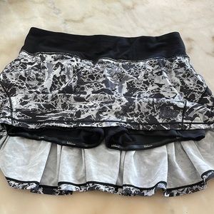 Lululemon skort size 6